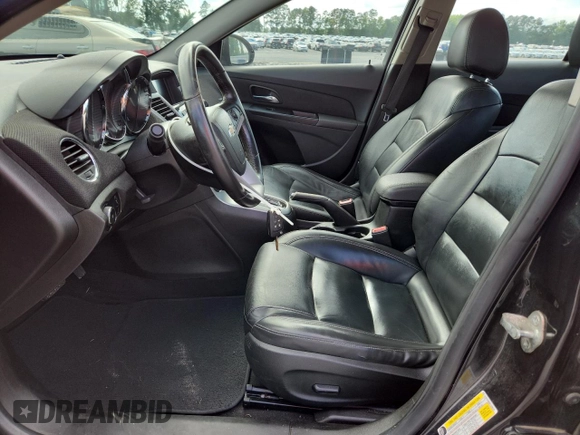 2014 Chevrolet Cruze 2LT z VIN 1G1PE5SB5E7120878, wystawiony jako Copart lot #58624755 z przebiegiem 121 644 mil mil oraz Szkoda całkowita • Salvage title. Historia ofert i sprzedaży dostępna na DreamBid. Obrazek 7.