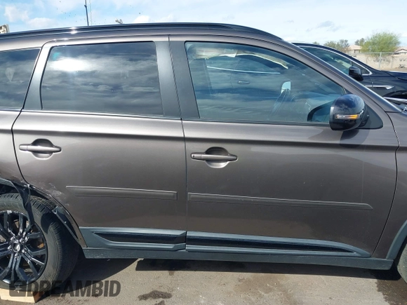 2018 Mitsubishi Outlander SE with VIN JA4AD3A38JZ030633, listed as a IAAI auction lot 41787274 with 70,696 mi miles and . Bid and sale history available at DreamBid. Image 13.