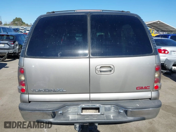 2000 GMC Yukon XL SLT with VIN 3GKFK16T8YG205654, listed as a IAAI auction lot 41403249 with 129,815 mi miles. Bid and sale history available at carsss.com. Image 15.