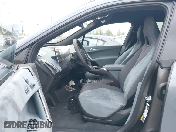 2025 BMW iX xDrive50 z VIN WB523CF07SCT32782, wystawiony jako IAAI lot #42097770 z przebiegiem 3 447 mil mil oraz . Historia ofert i sprzedaży dostępna na DreamBid. Obrazek 5.