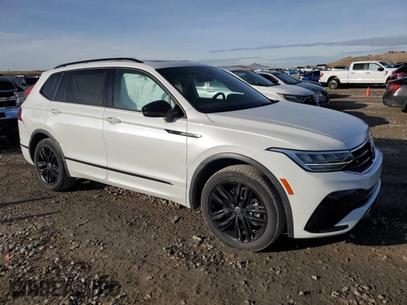 2022 Volkswagen Tiguan SE R-Line Black with VIN 3VV8B7AX8NM071695, listed as a Copart auction lot 87423714 with 27,776 mi miles and Salvage Title. Bid and sale history available at DreamBid. Image 4.