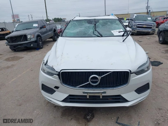2021 Volvo XC60 Momentum with VIN YV4102DK6M1827283, listed as a IAAI auction lot 41388004 with 38,991 mi miles. Bid and sale history available at carsss.com. Image 12.