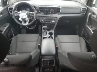 2020 Kia Sportage LX z VIN KNDPMCAC8L7761710, wystawiony jako Copart lot #58187945 z przebiegiem 46 937 mil mil oraz Szkoda całkowita • Salvage title. Historia ofert i sprzedaży dostępna na DreamBid. Obrazek 8.
