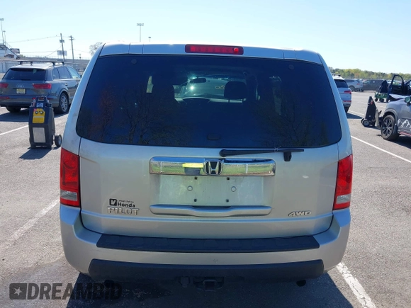 2011 Honda Pilot LX with VIN 5FNYF4H26BB100266, listed as a IAAI auction lot 42111030 with 262,955 mi miles. Bid and sale history available at carsss.com. Image 16.