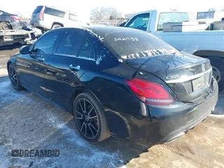 2019 Mercedes-Benz C 300 z VIN 55SWF8DB9KU322058, wystawiony jako IAAI lot #41387405 z przebiegiem 73 483 mil mil oraz . Historia ofert i sprzedaży dostępna na DreamBid. Obrazek 3.