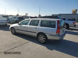 2004 Volvo V70 with VIN YV1SW59V042393201, listed as a Copart auction lot 86710914 with 184,019 mi miles and Salvage Title. Bid and sale history available at carsss.com. Image 2.