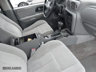 2006 Chevrolet TrailBlazer LS with VIN 1GNDS13S562137938, listed as a IAAI auction lot 41908826 with 225,928 mi miles. Bid and sale history available at carsss.com. Image 5.