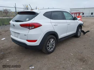 2016 Hyundai Tucson SE with VIN KM8J3CA46GU105087, listed as a IAAI auction lot 40978420 with 103,527 mi miles. Bid and sale history available at carsss.com. Image 4.