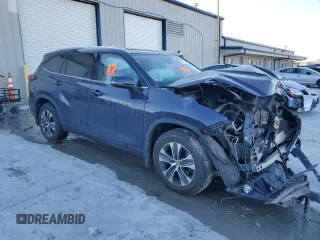 2021 Toyota Highlander XLE with VIN 5TDGZRBH5MS107592, listed as a Copart auction lot 54140165 with 4,957 mi miles and Salvage title. Bid and sale history available at DreamBid. Image 4.