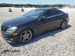2013 Mercedes-Benz C 250 с VIN WDDGJ4HB2DG059854, выставлен на аукционе Copart как лот 61996345 с пробегом 109 119 миль миль и Чистый • Clean title. История ставок и продаж доступна на DreamBid. Изображение 1.
