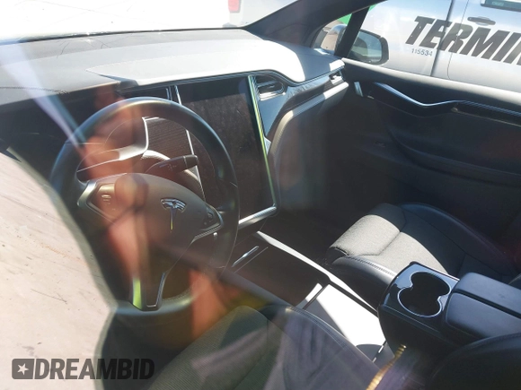 2017 Tesla Model X 90D z VIN 5YJXCAE28HF059140, wystawiony jako IAAI lot #41648518 z przebiegiem Nie podano mil oraz . Historia ofert i sprzedaży dostępna na DreamBid. Obrazek 14.