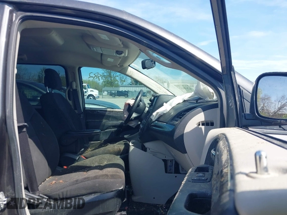2017 Dodge Grand Caravan SE z VIN 2C4RDGBG1HR725915, wystawiony jako IAAI lot #42070982 z przebiegiem 134 659 mil mil oraz . Historia ofert i sprzedaży dostępna na DreamBid. Obrazek 5.