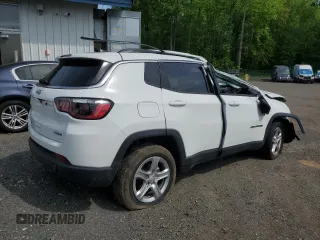 2024 Jeep Compass Latitude z VIN 3C4NJDBN2RT604989, wystawiony jako Copart lot #56880335 z przebiegiem 21 445 mil mil oraz Nie do naprawy • Non repairable. Historia ofert i sprzedaży dostępna na DreamBid. Obrazek 3.