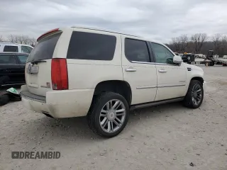2014 Cadillac Escalade Platinum z VIN 1GYS4DEF6ER178624, wystawiony jako Copart lot #84922784 z przebiegiem 182 858 mil mil oraz Szkody całkowita. Historia ofert i sprzedaży dostępna na DreamBid. Obrazek 3.