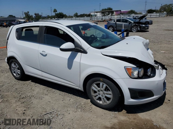 2016 Chevrolet Sonic LT z VIN 1G1JC6SHXG4175711, wystawiony jako Copart lot #55358605 z przebiegiem 59 422 mil mil oraz Szkoda całkowita • Salvage title. Historia ofert i sprzedaży dostępna na DreamBid. Obrazek 4.