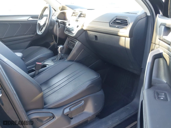 2022 Volkswagen Tiguan SE with VIN 3VV3B7AX1NM083939, listed as a IAAI auction lot 41158579 with 77,111 mi miles. Bid and sale history available at carsss.com. Image 5.
