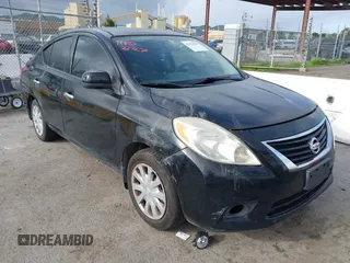 2014 Nissan Versa SV with VIN 3N1CN7APXEL831487, listed as a IAAI auction lot 41916327 with 130,304 mi miles. Bid and sale history available at carsss.com. Image 1.
