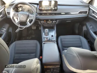 2024 Mitsubishi Outlander SE z VIN JA4J4VA83RZ020109, wystawiony jako Copart lot #52234285 z przebiegiem 4 910 mil mil oraz Szkoda całkowita • Salvage title. Historia ofert i sprzedaży dostępna na DreamBid. Obrazek 8.