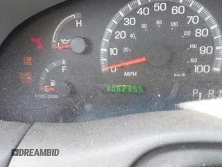 2002 Ford F-150 XLT with VIN 1FTRW08L12KC44008, listed as a IAAI auction lot 41811120 with 306,235 mi miles. Bid and sale history available at carsss.com. Image 7.