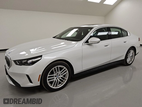 2025 BMW 5 Series 530i with VIN WBA43FJ03SCT70402, listed as a Copart auction lot 53052435 with 11,640 mi miles and Clean Title. Bid and sale history available at carsss.com. Image 1.