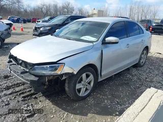 2013 Volkswagen Jetta TDI w/Premium с VIN 3VWLL7AJ0DM284816, выставлен на аукционе IAAI как лот 41869001 с пробегом 154 698 миль миль и . История ставок и продаж доступна на DreamBid. Изображение 2.