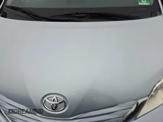 2017 Toyota Sienna LE Auto Access Seat with VIN 5TDKZ3DC6HS862166, listed as a IAAI auction lot 42026340 with 99,355 mi miles. Bid and sale history available at carsss.com. Image 1.