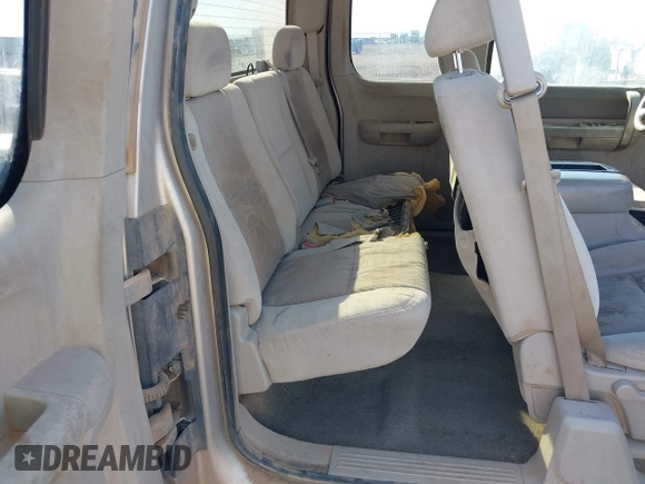 2008 GMC Sierra 1500 SLE1 z VIN 2GTEK19JX81233806, wystawiony jako IAAI lot #40382411 z przebiegiem 318 796 mil mil oraz . Historia ofert i sprzedaży dostępna na DreamBid. Obrazek 8.