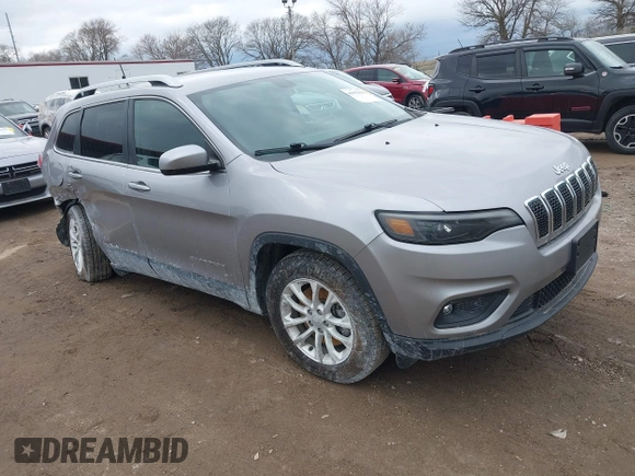 2019 Jeep Cherokee Latitude z VIN 1C4PJMCB3KD459969, wystawiony jako IAAI lot #41952058 z przebiegiem 82 719 mil mil oraz . Historia ofert i sprzedaży dostępna na DreamBid. Obrazek 1.