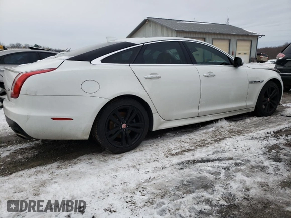 2016 Jaguar XJ R-Sport z VIN SAJWJ1CD6G8W00627, wystawiony jako Copart lot #38892104 z przebiegiem 106 313 mil mil oraz . Historia ofert i sprzedaży dostępna na DreamBid. Obrazek 3.