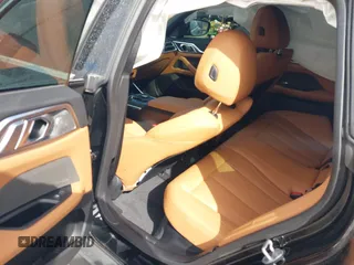 2025 BMW i4 xDrive40 z VIN WBY43HD03SFU60723, wystawiony jako IAAI lot #41934522 z przebiegiem 361 mil mil oraz . Historia ofert i sprzedaży dostępna na DreamBid. Obrazek 8.