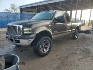 2005 Ford Super Duty F-250 XL with VIN 1FTSX21P55EA53671, listed as a Copart auction lot 77527634 with 305,534 mi miles and Salvage Title. Bid and sale history available at carsss.com. Image 1.