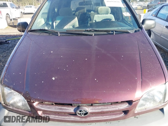 1999 Toyota Sienna CE with VIN 4T3ZF19C0XU151077, listed as a IAAI auction lot 41692028 with 1 mi miles. Bid and sale history available at carsss.com. Image 10.