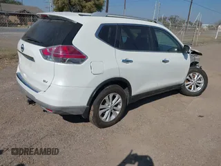 2015 Nissan Rogue S with VIN 5N1AT2MLXFC921298, listed as a IAAI auction lot 40944210 with 231,087 mi miles. Bid and sale history available at carsss.com. Image 4.