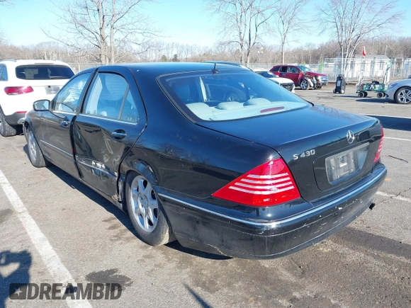 2002 Mercedes-Benz S-Class 4.3L with VIN WDBNG70J72A237700, listed as a IAAI auction lot 41700169 with 153,977 mi miles. Bid and sale history available at carsss.com. Image 3.