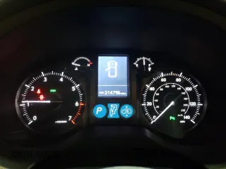 2014 Lexus GX 460 Luxury z VIN JTJJM7FX2E5086117, wystawiony jako Copart lot #88413455 z przebiegiem 214 796 mil mil oraz Tytuł czysty. Historia ofert i sprzedaży dostępna na DreamBid. Obrazek 9.