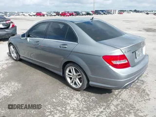 2013 Mercedes-Benz C 300 Sport с VIN WDDGF8AB2DR242498, выставлен на аукционе IAAI как лот 42588574 с пробегом 143 898 миль миль и . История ставок и продаж доступна на DreamBid. Изображение 3.