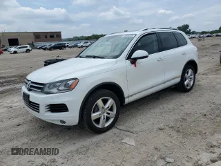 2014 Volkswagen Touareg X with VIN WVGEP9BP4ED000935, listed as a Copart auction lot 59933325 with 241,599 mi miles and Clean title. Bid and sale history available at DreamBid. Image 1.