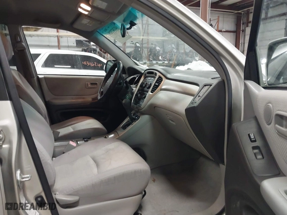 2006 Toyota Highlander w/3rd Row with VIN JTEEP21A160150739, listed as a IAAI auction lot 41347329 with 227,627 mi miles. Bid and sale history available at carsss.com. Image 5.