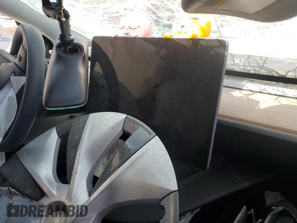 2023 Tesla Model Y Long Range z VIN 7SAYGDEE3PA077841, wystawiony jako Copart lot #54535215 z przebiegiem Nie podano mil oraz Szkoda całkowita • Salvage title. Historia ofert i sprzedaży dostępna na DreamBid. Obrazek 9.