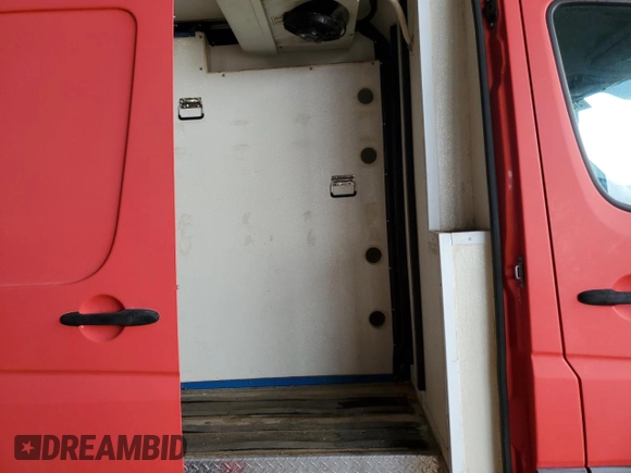 2012 Freightliner Sprinter z VIN WDYPE8CC8C5618781, wystawiony jako Copart lot #51819545 z przebiegiem 419 874 mil mil oraz Tytuł czysty. Historia ofert i sprzedaży dostępna na DreamBid. Obrazek 11.
