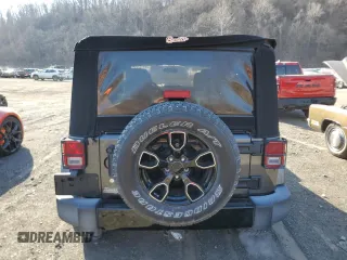 2017 Jeep Wrangler Unlimited 75th Anniversary z VIN 1C4BJWEG3HL674913, wystawiony jako Copart lot #58950465 z przebiegiem 46 793 mil mil oraz Szkoda całkowita • Salvage title. Historia ofert i sprzedaży dostępna na DreamBid. Obrazek 6.