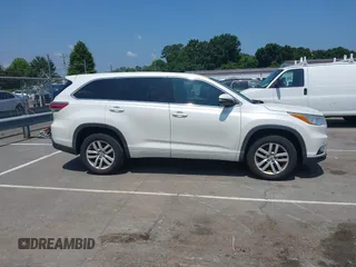 2014 Toyota Highlander LE z VIN 5TDZARFH8ES006333, wystawiony jako IAAI lot #42457836 z przebiegiem 177 747 mil mil oraz . Historia ofert i sprzedaży dostępna na DreamBid. Obrazek 13.