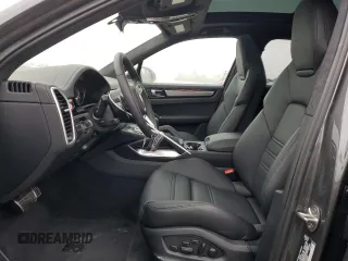 2023 Porsche Cayenne Turbo z VIN WP1AF2AY8PDA20565, wystawiony jako Copart lot #72817943 z przebiegiem 1 694 mil mil oraz . Historia ofert i sprzedaży dostępna na DreamBid. Obrazek 7.