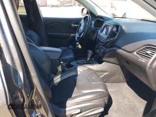 2019 Jeep Cherokee Altitude z VIN 1C4PJMLX5KD456471, wystawiony jako IAAI lot #41930854 z przebiegiem 58 083 mil mil oraz . Historia ofert i sprzedaży dostępna na DreamBid. Obrazek 5.