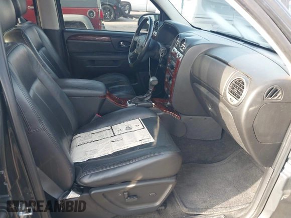 2007 GMC Envoy SLE z VIN 1GKDS13S872306655, wystawiony jako IAAI lot #42510039 z przebiegiem 174 377 mil mil oraz . Historia ofert i sprzedaży dostępna na DreamBid. Obrazek 5.