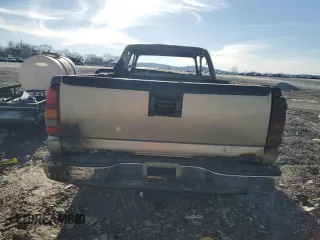 2003 GMC Sierra 2500HD SLE z VIN 1GTHK29U33E101443, wystawiony jako Copart lot #43311685 z przebiegiem Nie podano mil oraz Nie do naprawy • Non repairable. Historia ofert i sprzedaży dostępna na DreamBid. Obrazek 6.