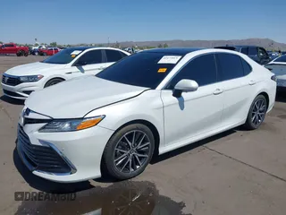 2023 Toyota Camry XLE z VIN 4T1F11AKXPU758648, wystawiony jako IAAI lot #42471815 z przebiegiem 27 714 mil mil oraz . Historia ofert i sprzedaży dostępna na DreamBid. Obrazek 2.