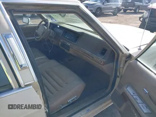 1991 Mercury Grand Marquis z VIN 2MECM75F7MX637786, wystawiony jako IAAI lot #41429297 z przebiegiem 12 512 mil mil oraz . Historia ofert i sprzedaży dostępna na DreamBid. Obrazek 5.