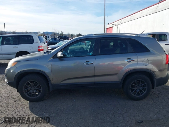 2011 Kia Sorento LX with VIN 5XYKT3A15BG180713, listed as a IAAI auction lot 41556092 with 135,146 mi miles. Bid and sale history available at carsss.com. Image 14.