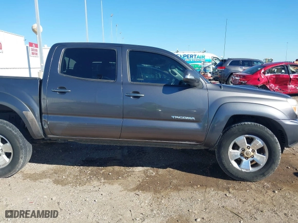 2013 Toyota Tacoma PreRunner with VIN 5TFJU4GN2DX039199, listed as a IAAI auction lot 40882464 with 286,278 mi miles. Bid and sale history available at carsss.com. Image 13.